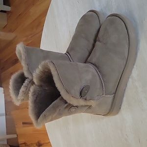Ugg ankle high suede boots 👢  Size 7, Brown, worn once.